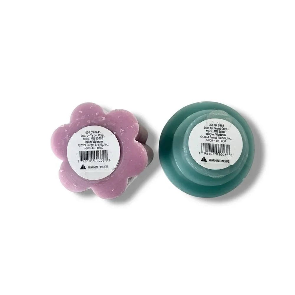 NWT Set of 2 Candles, Fun Flower and Tiered Cylindrical Candle